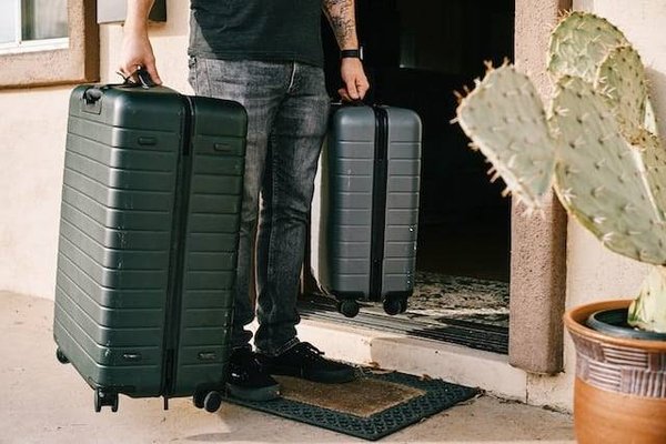 Quelle est la meilleure valise pour voyager en avion ? Tout ce que vous devez savoir avant de partir.