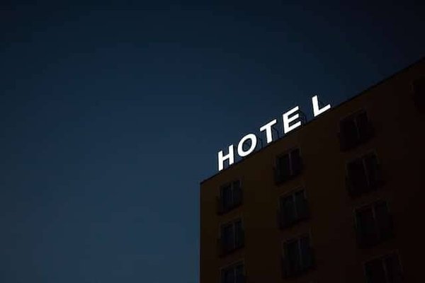 Comment obtenir des réductions ou des surclassements dans un hôtel ? Les astuces à connaître !