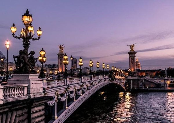 Comment Profiter de la Vie Nocturne dans une Ville ?
